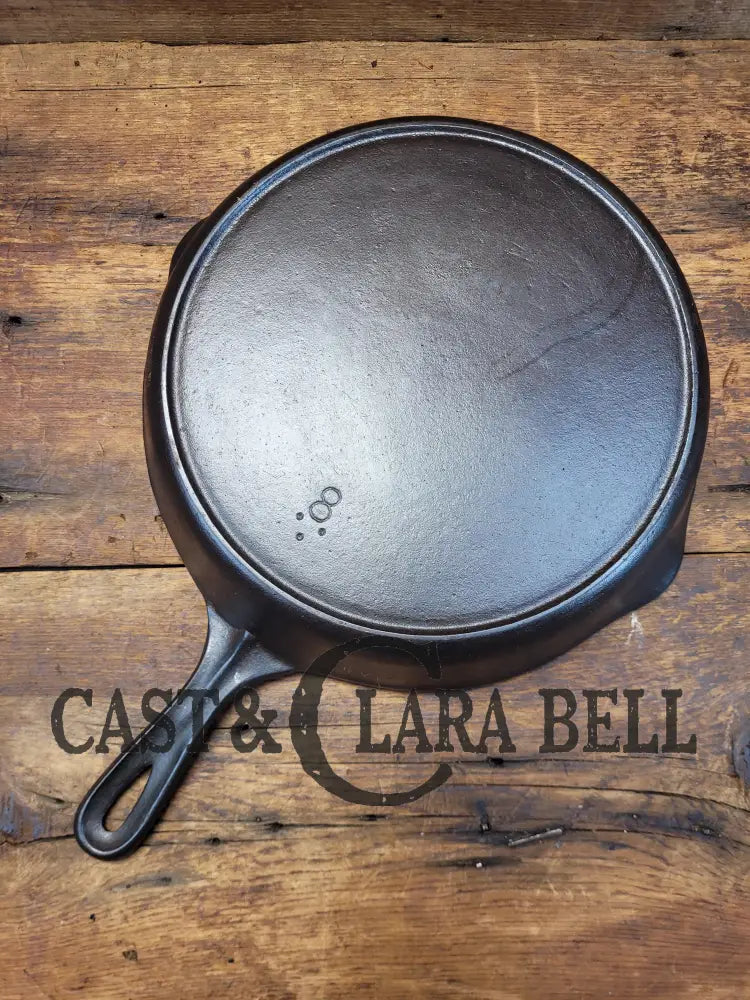 Beautiful Vintage Unmarked Favorite Skillet #8 Cast Iron Skillet. Great Everyday Pan Wonderfully