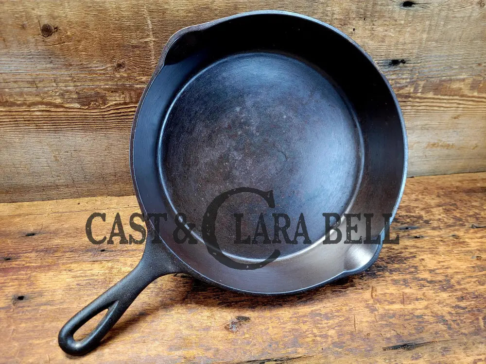 Beautiful Vintage Unmarked Favorite Skillet #8 Cast Iron Skillet. Great Everyday Pan Wonderfully