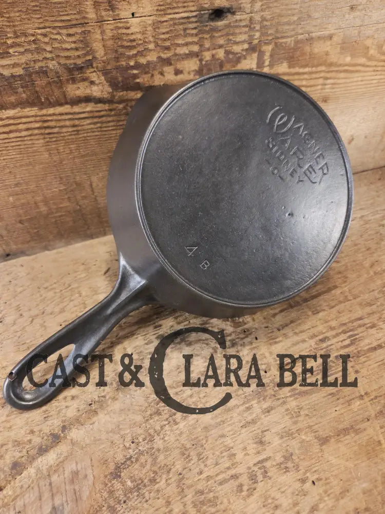 BEAUTIFUL Wagner Sidney -O- #4 Skillet with Smooth Bottom 1054 B. GORGEOUS! Skillet