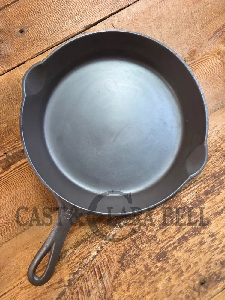 Beauty! 1930βs Griswold #9 Skillet with Large Block Logo and Smooth Bottom 710 - Skillet