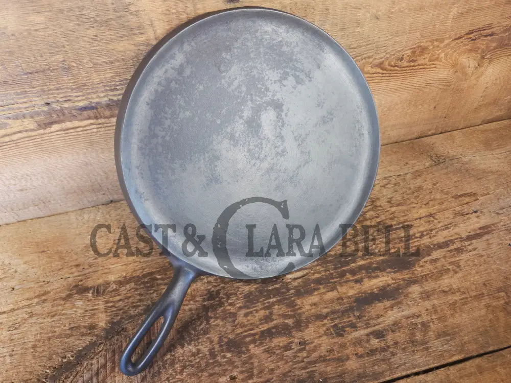 BEST Seller! 1930’s Wagner #9 Round Griddle Stylized Logo 1109 A. Perfect for grilled cheese omelettes and flat iron
