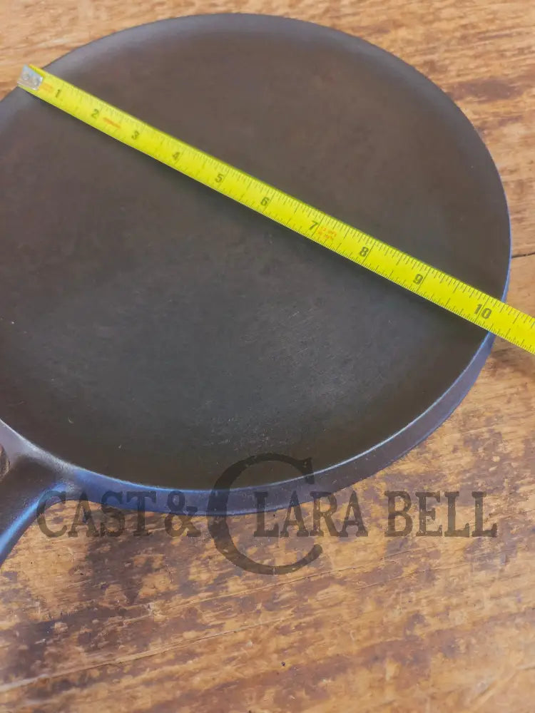 BEST Seller! 1930’s Wagner #9 Round Griddle Stylized Logo 1109 A. Perfect for grilled cheese omelettes and flat iron