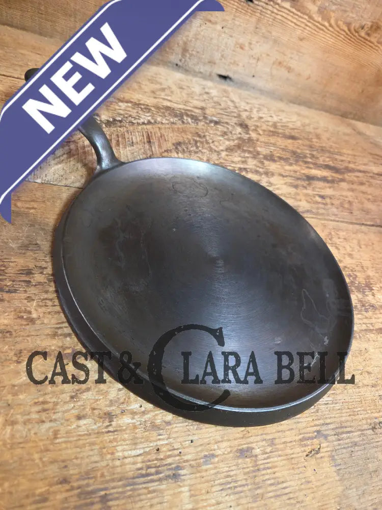 BEST Seller! 1930’s Wagner #9 Round Griddle Stylized Logo 1109 D. Perfect for grilled cheese omelettes and flat iron