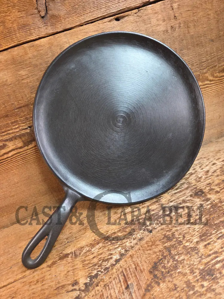 BEST Seller! 1930’s Wagner #9 Round Griddle Stylized Logo 1109 D. Perfect for grilled cheese omelettes and flat iron