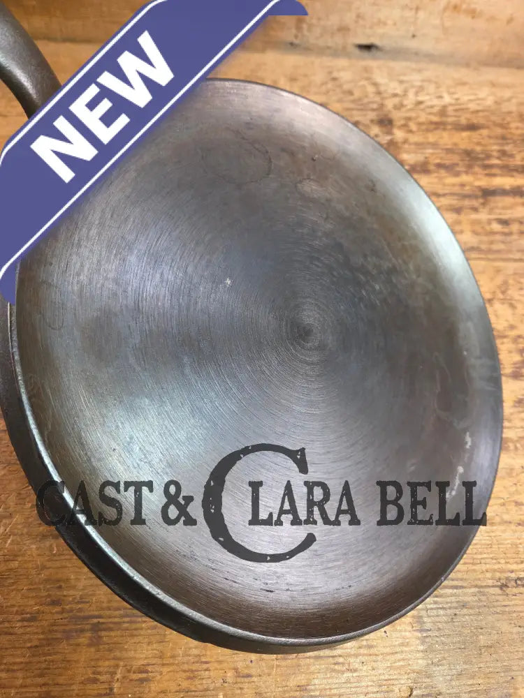 BEST Seller! 1930’s Wagner #9 Round Griddle Stylized Logo 1109 D. Perfect for grilled cheese omelettes and flat iron