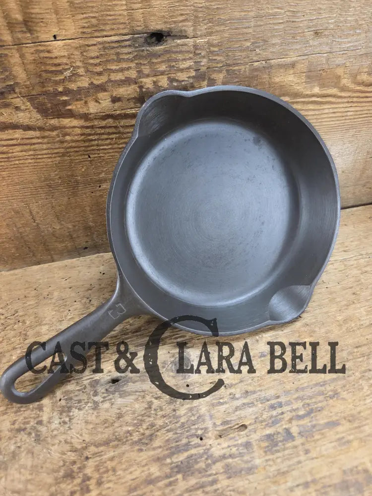 Best Seller! 1940βs Griswold No. 3 Cast Iron Egg Skillet 709 K. Perfect cooking for one! Skillet