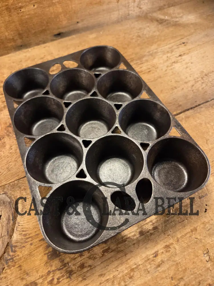 Best Seller! Lovely Griswold No. 10 Popover Pan 949 C. Open frame design is ready to make the best brownies muffins or
