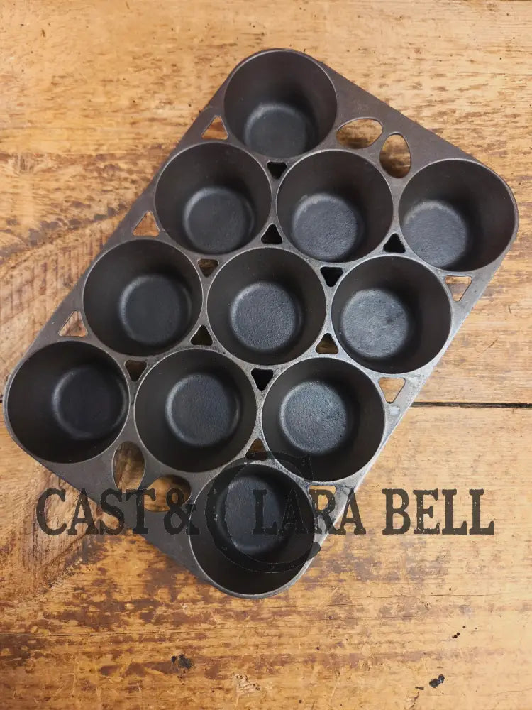 Best Seller! Lovely Griswold No. 10 Popover Pan 949. Open frame design is ready to make the best brownies muffins or