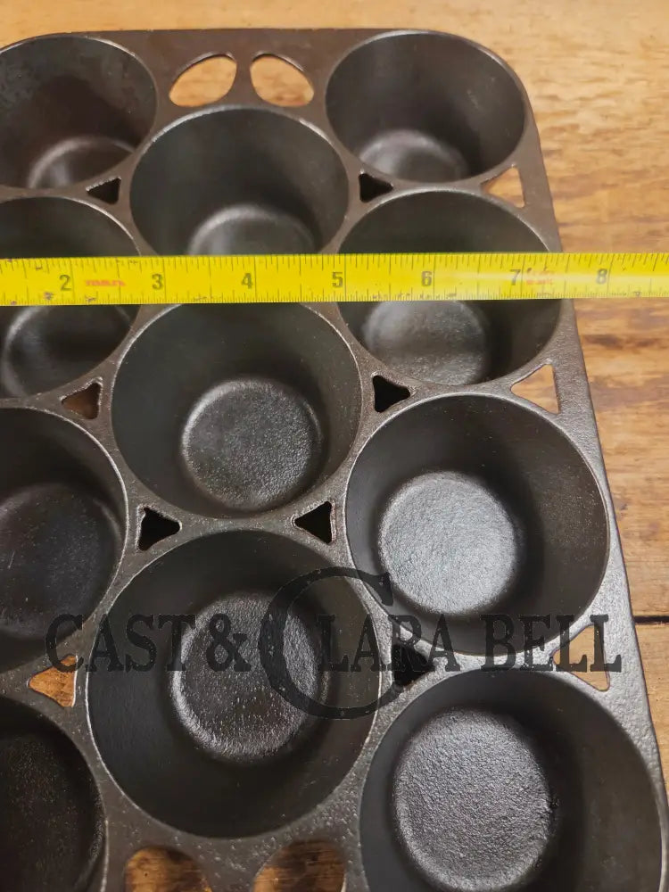 Best Seller! Lovely Griswold No. 10 Popover Pan 949. Open frame design is ready to make the best brownies muffins or