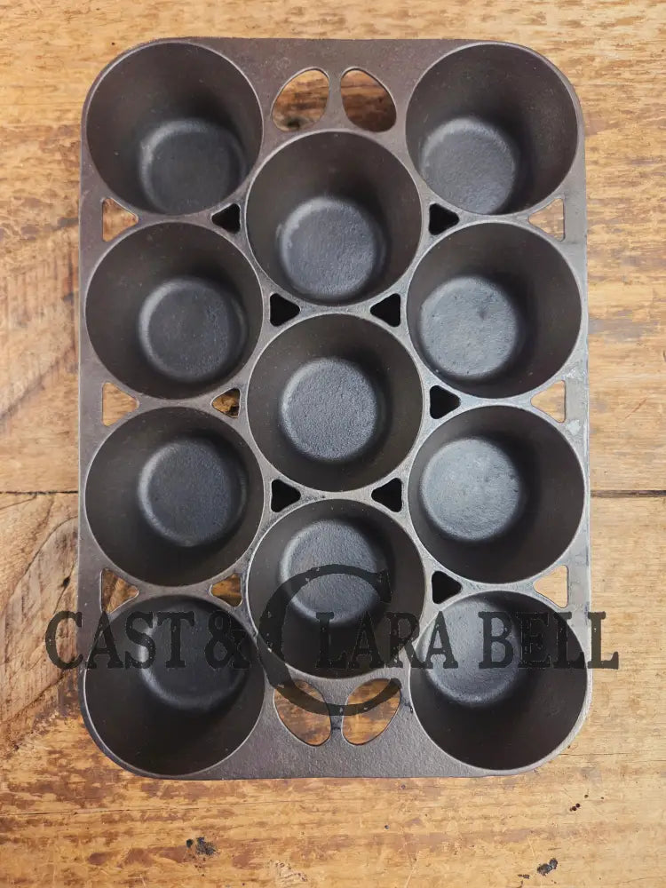 Best Seller! Lovely Griswold No. 10 Popover Pan 949. Open frame design is ready to make the best brownies muffins or