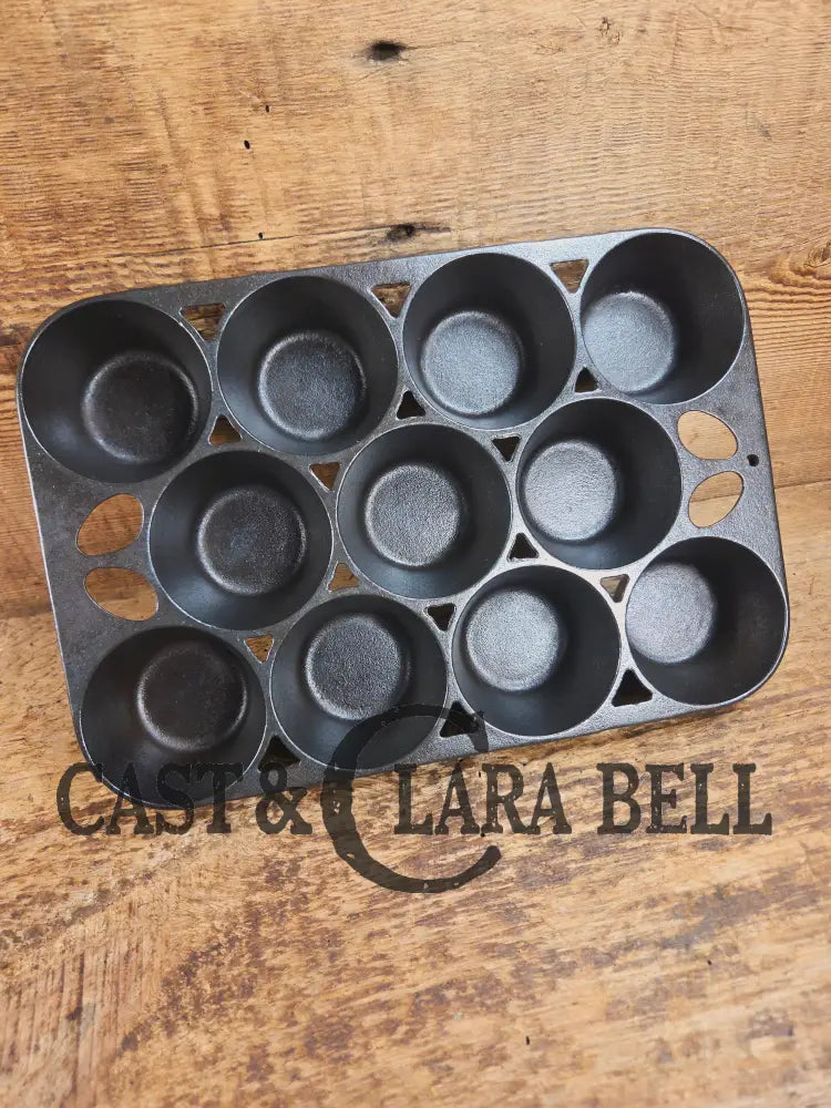 Best Seller! Lovely Griswold No. 10 Popover Pan 949. Open frame design is ready to make the best brownies muffins or