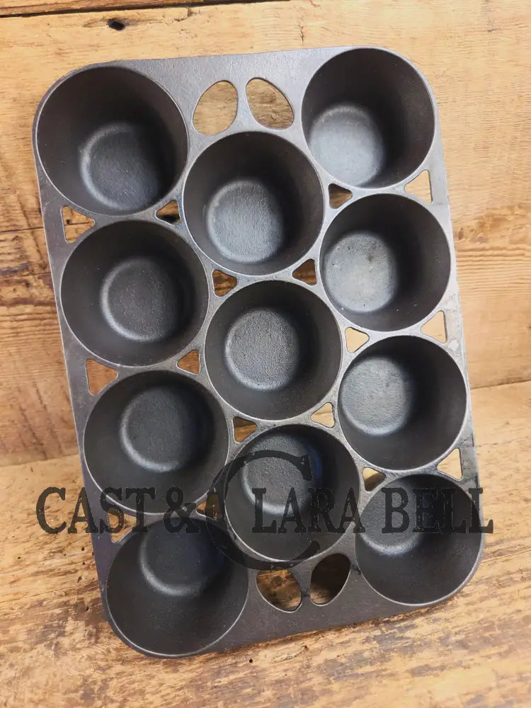 Best Seller! Lovely Griswold No. 10 Popover Pan 949. Open frame design is ready to make the best brownies muffins or