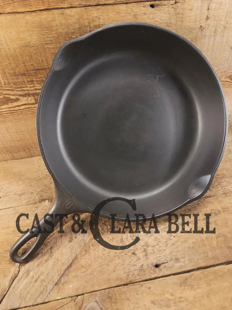 Big 1930’s Wagner Ware #10 Cast Iron Skillet with Stylized Logo 1060 E. Great Bacon skillet! Perfect for larger meals