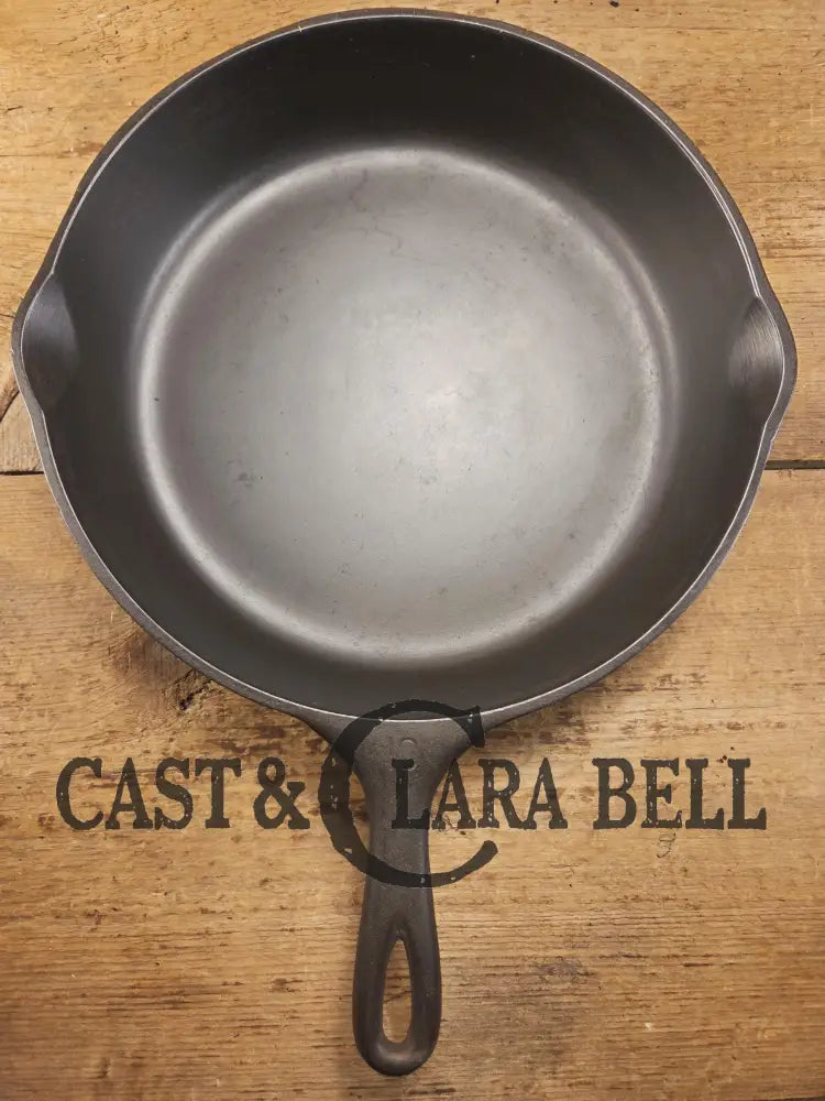 Big 1930’s Wagner Ware #10 Cast Iron Skillet with Stylized Logo 1060 E. Great Bacon skillet! Perfect for larger meals