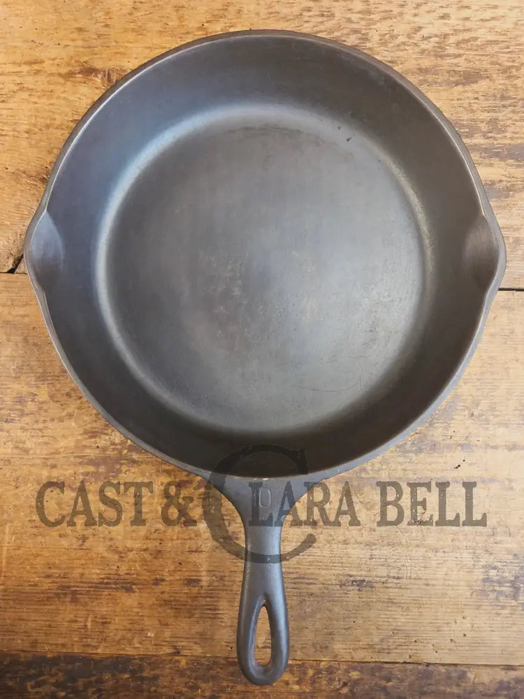Big 1930’s Wagner Ware #10 Cast Iron Skillet with Stylized Logo 1060 H. Great Bacon skillet! - Skillet