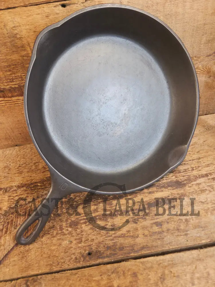 Big 1930’s Wagner Ware #10 Cast Iron Skillet with Stylized Logo 1060 H. Great Bacon skillet! - Skillet