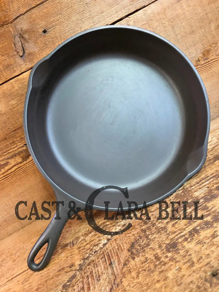 Big 1930’s Wagner Ware #10 Cast Iron Skillet with Stylized Logo 1060 H. Great Bacon skillet!