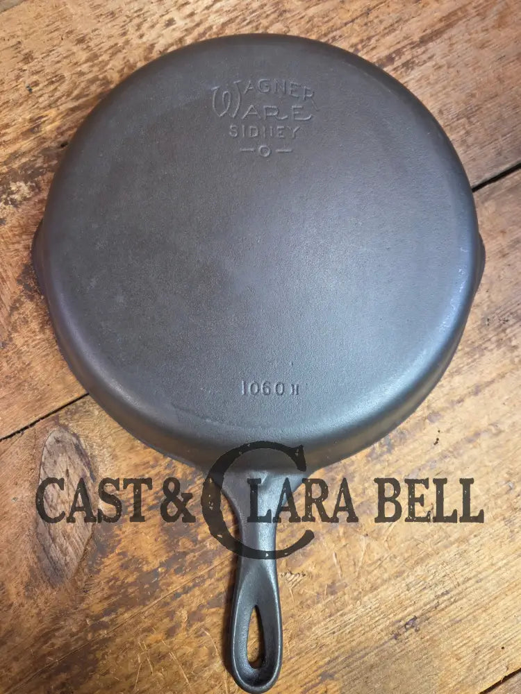 Big 1930’s Wagner Ware #10 Cast Iron Skillet with Stylized Logo 1060 H. Great Bacon skillet!