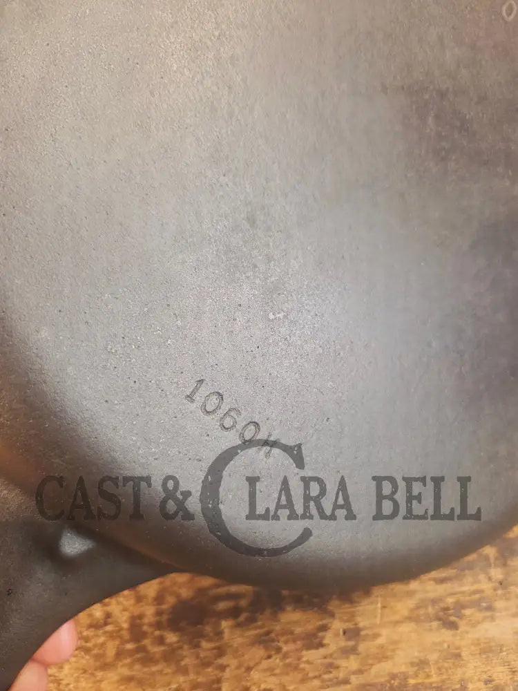 Big 1930’s Wagner Ware #10 Cast Iron Skillet with Stylized Logo 1060 H. Great Bacon skillet! - Skillet