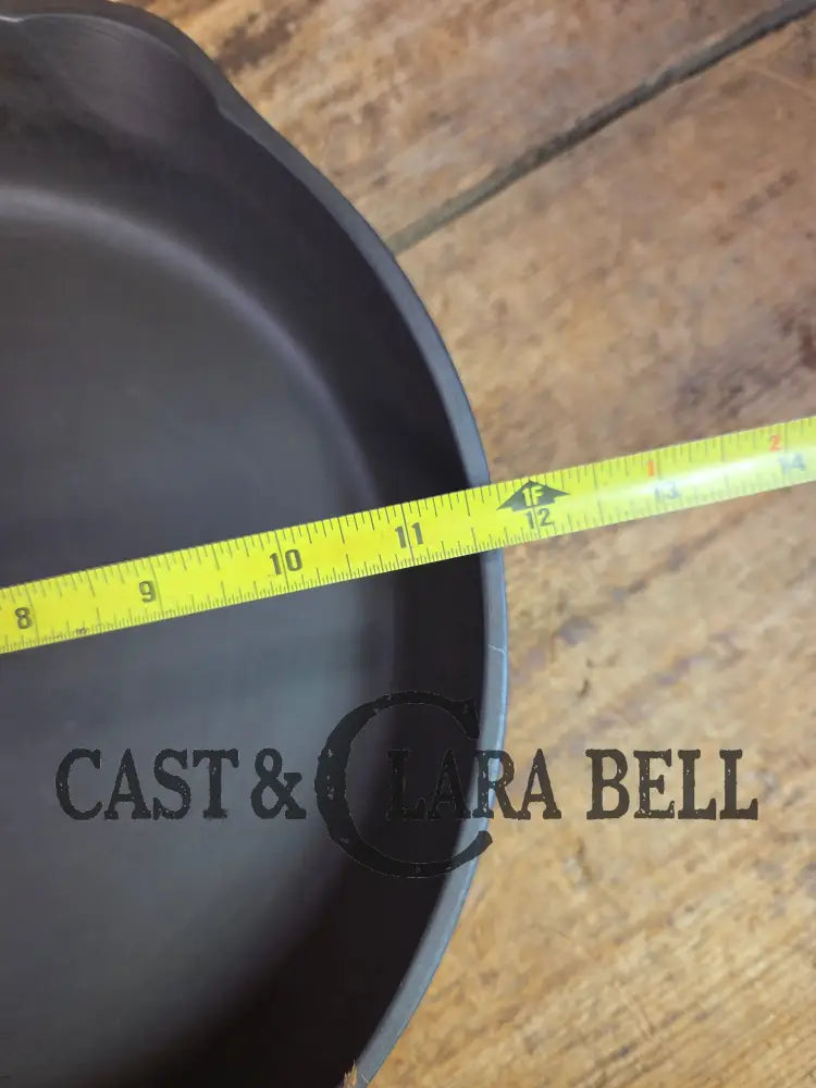 Big 1930’s Wagner Ware #10 Cast Iron Skillet with Stylized Logo 1060 H. Great Bacon skillet!