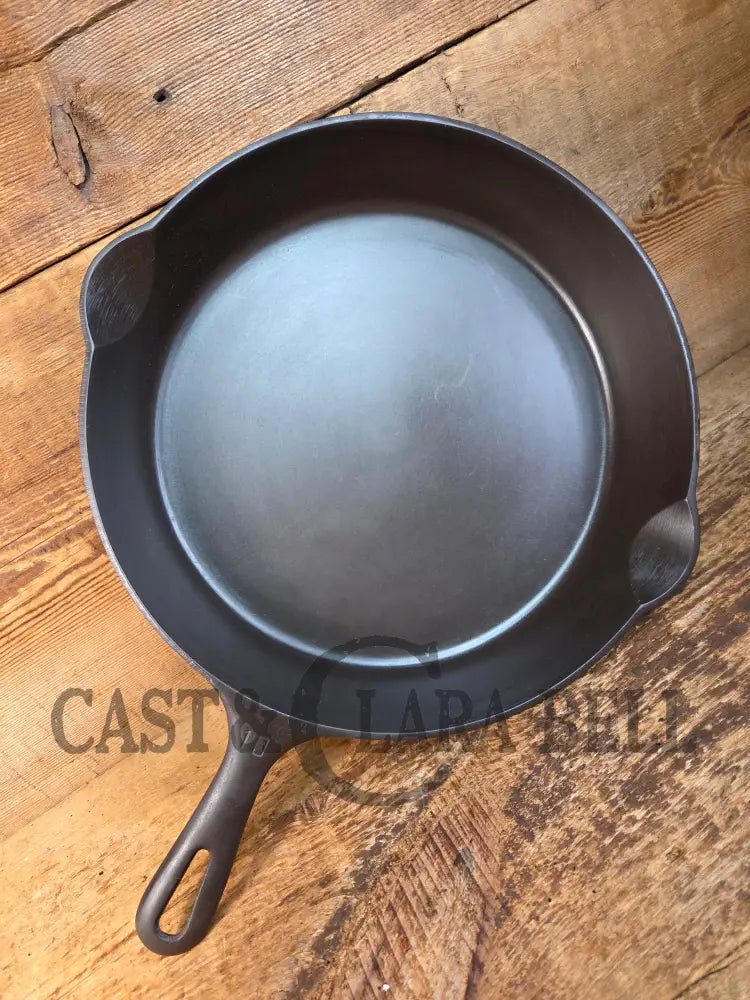 Big 1940’s Griswold #10 Skillet with Small Block Logo and Heat Ring 716 E. Fantastic every day pan Getting harder to