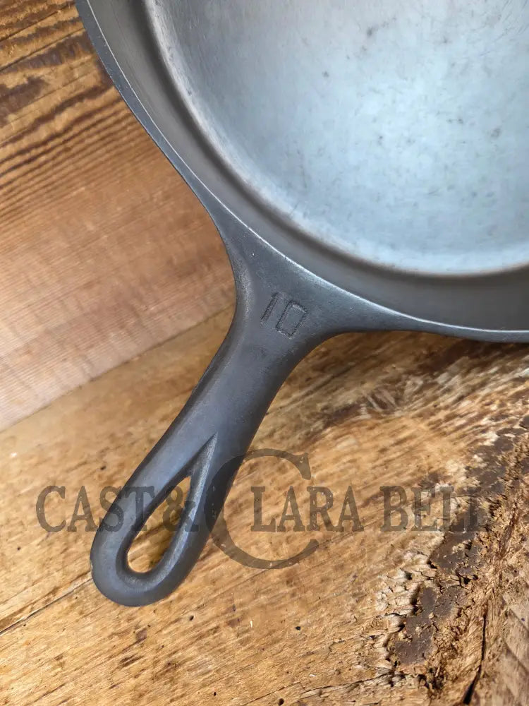 Big 1940’s Griswold #10 Skillet with Small Block Logo and Heat Ring 716. Fantastic every day pan Getting harder to find