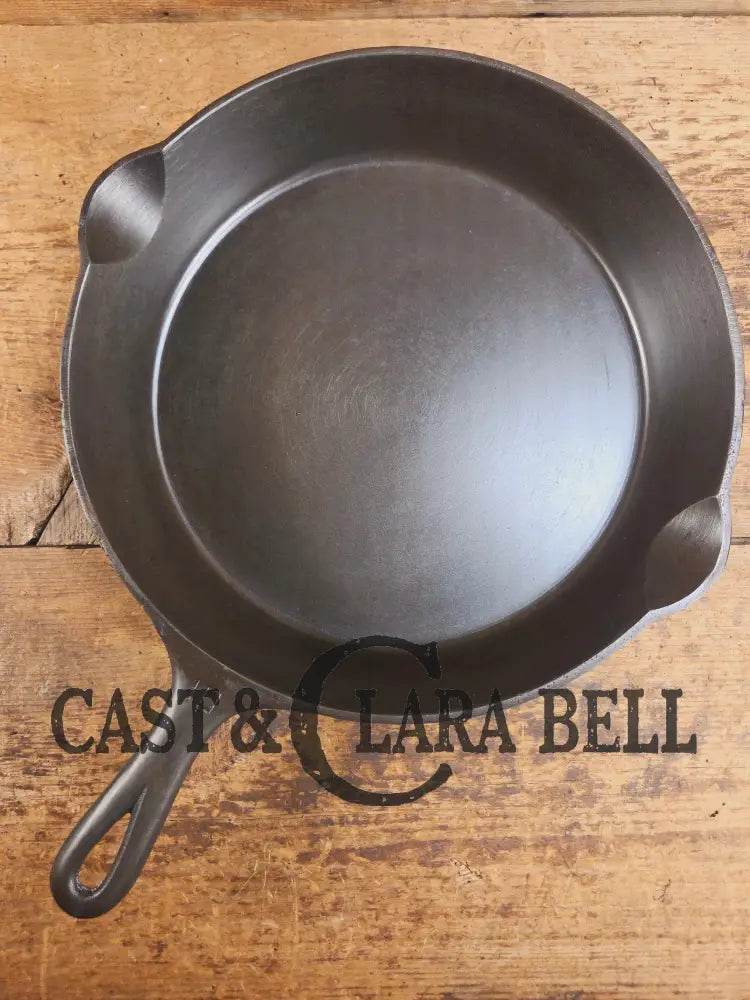 Big 1940’s Griswold #10 Skillet with Small Block Logo and Heat Ring 716 B. Fantastic every day pan Getting harder to