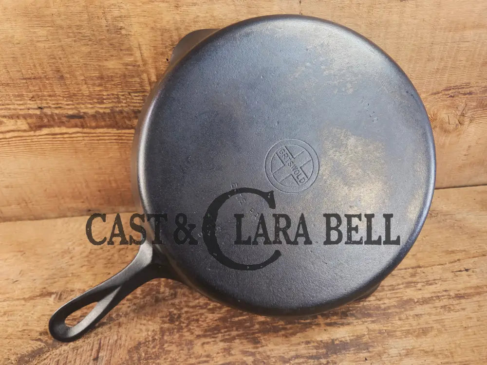 Big 1940’s Griswold #10 Skillet with Small Block Logo and Heat Ring 716 B. Fantastic every day pan Getting harder to