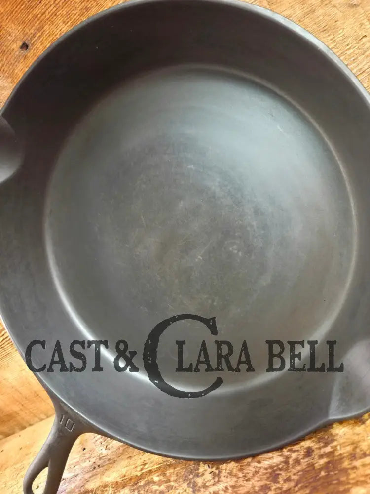 Big 1940’s Griswold #10 Skillet with Small Block Logo and Heat Ring 716 C. Fantastic every day pan Getting harder to
