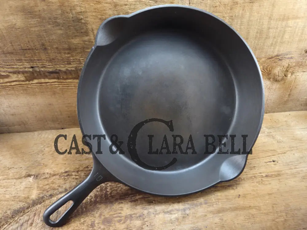 Big 1940’s Griswold #10 Skillet with Small Block Logo and Heat Ring 716 D. Fantastic every day pan Getting harder to