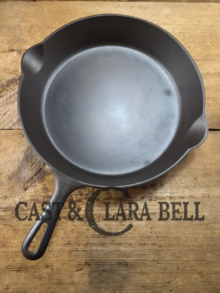 Big 1940’s Griswold #10 Skillet with Small Block Logo and Heat Ring 716 D. Fantastic every day pan Getting harder to