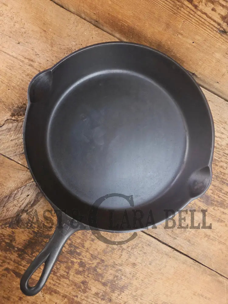 Big beautiful bacon skillet. Griswold #9 Cast Iron Skillet with Small Block Logo 710 F Skillet