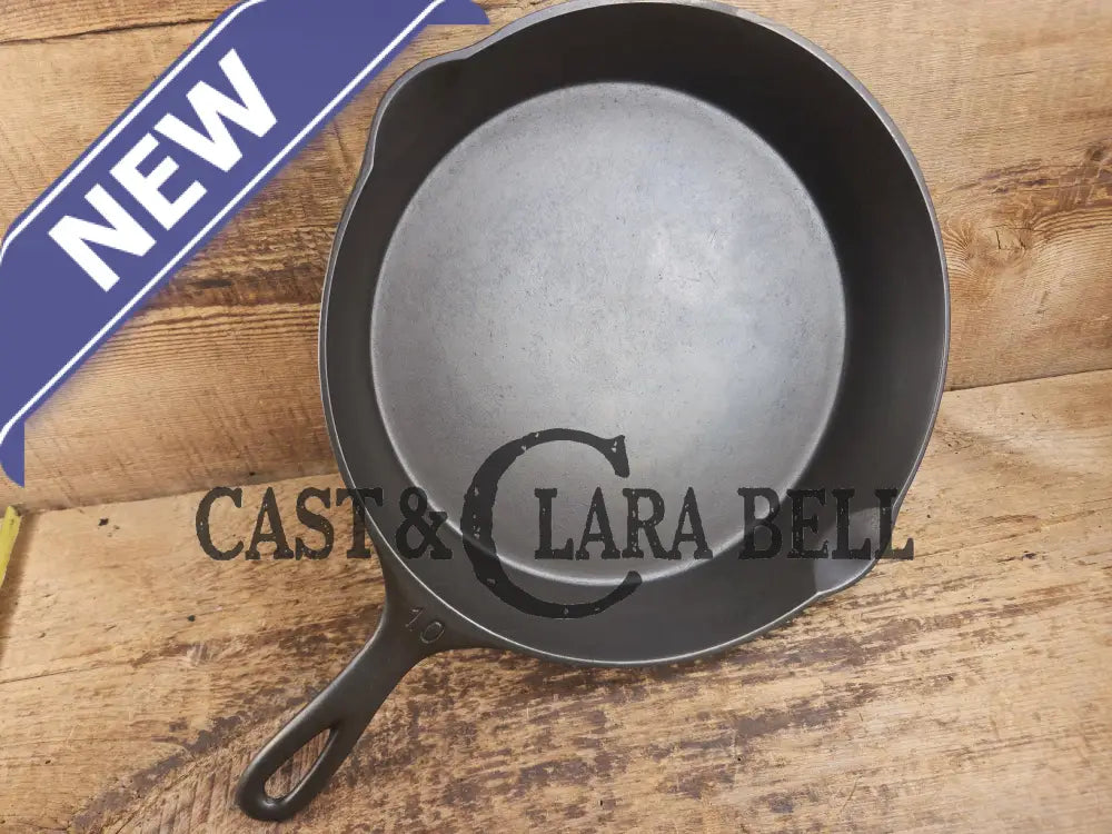 Big gorgeous and tough to find! 1924 Wagner Ware #10 Cast Iron Skillet with Stylized Logo AND heat ring 1060 A. SC24