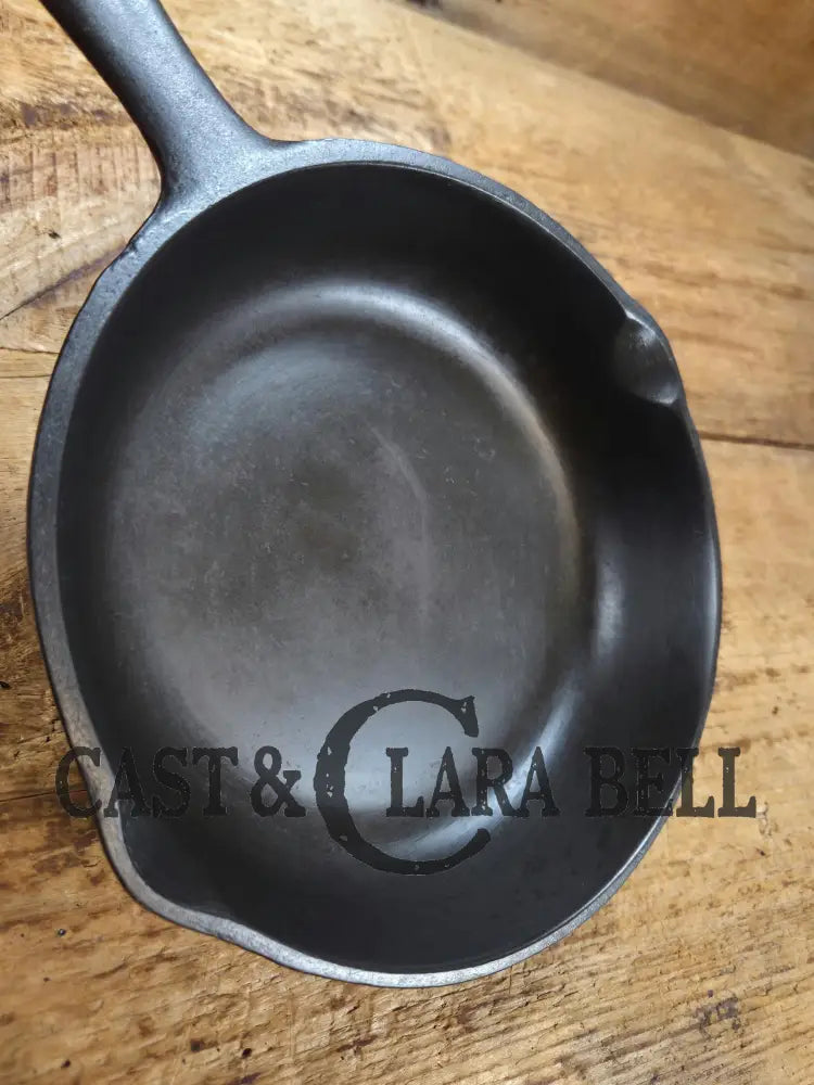 Birmingham Stove & Range 1940’s era Red Mountain Series #5N cast iron skillet with Heat Ring. Near mint! Skillet