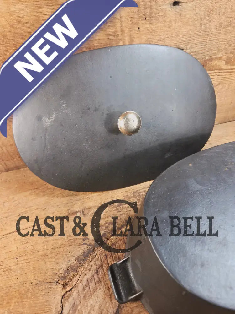 Calling all bread bakers! Beautiful elegant hard to find Wagner made ’Montgomery Ward’ #3 Oval Roaster Dutch Ovens