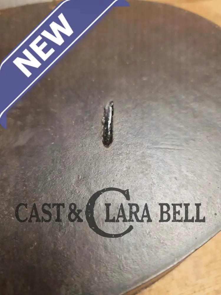 Calling all bread bakers! Beautiful elegant hard to find Wagner made ’Montgomery Ward’ #3 Oval Roaster Dutch Ovens