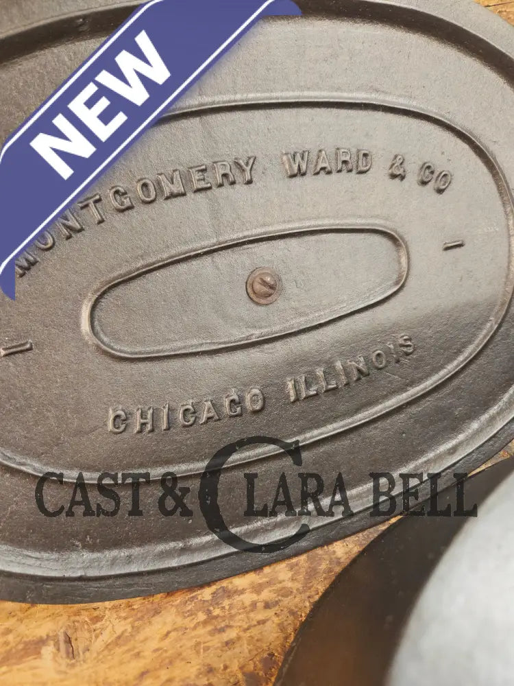 Calling all bread bakers! Beautiful elegant hard to find Wagner made ’Montgomery Ward’ #3 Oval Roaster Dutch Ovens