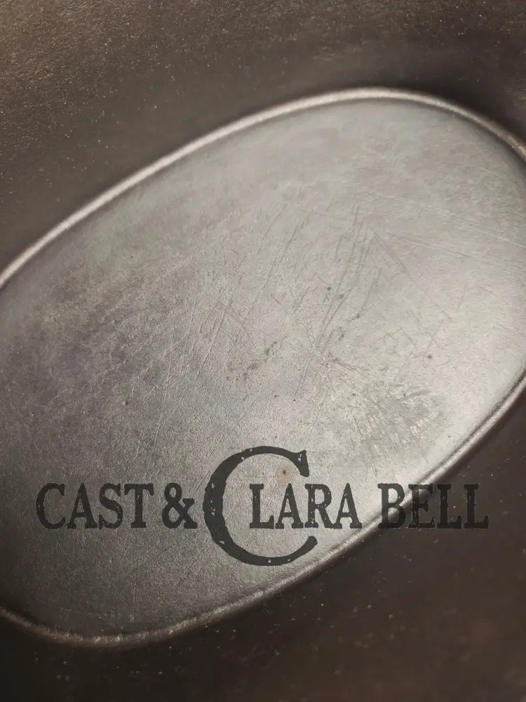 Calling all bread bakers! Beautiful elegant hard to find Wagner made ’Montgomery Ward’ #3 Oval Roaster Dutch Ovens