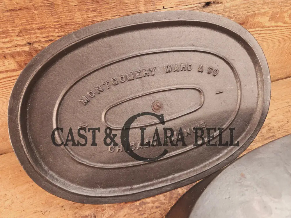 Calling all bread bakers! Beautiful elegant hard to find Wagner made ’Montgomery Ward’ #3 Oval Roaster Dutch Ovens