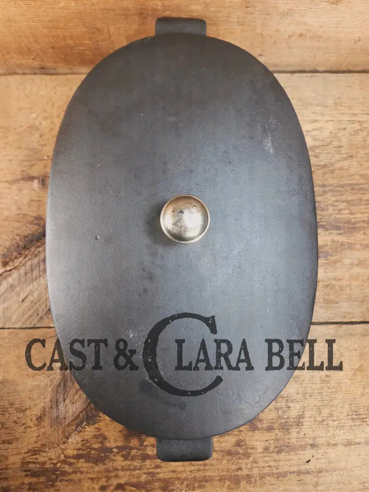 Calling all bread bakers! Beautiful elegant hard to find Wagner made ’Montgomery Ward’ #3 Oval Roaster Dutch Ovens