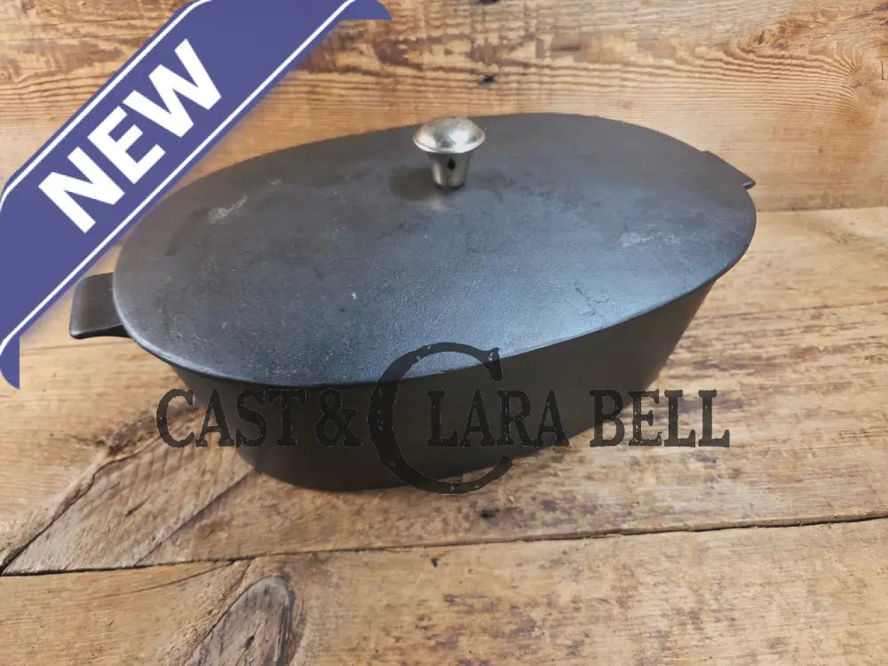 Calling all bread bakers! Beautiful elegant hard to find Wagner made ’Montgomery Ward’ #3 Oval Roaster Dutch Ovens