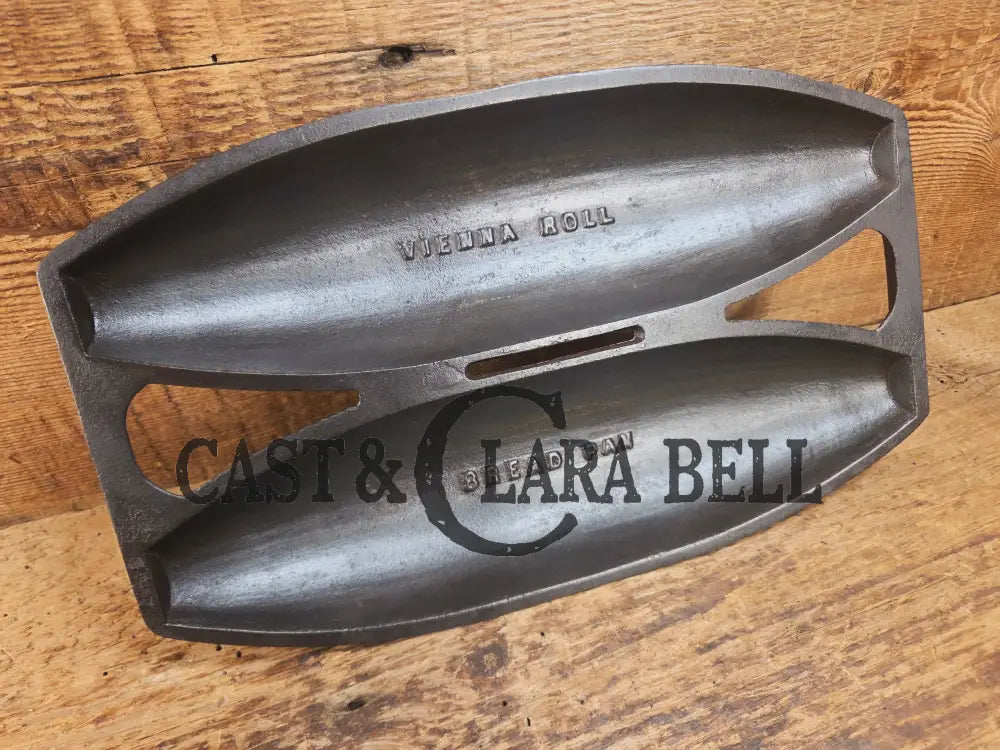 Calling all sourdough fanatics! This Griswold 2 Cup Vienna Bread Pan is a tough one to find! 1920βs Era Raised Letter