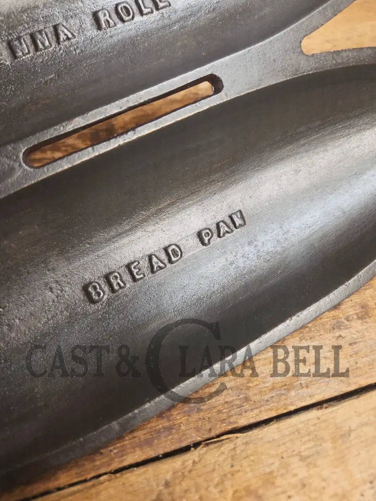 Calling all sourdough fanatics! This Griswold 2 Cup Vienna Bread Pan is a tough one to find! 1920’s Era Raised Letter