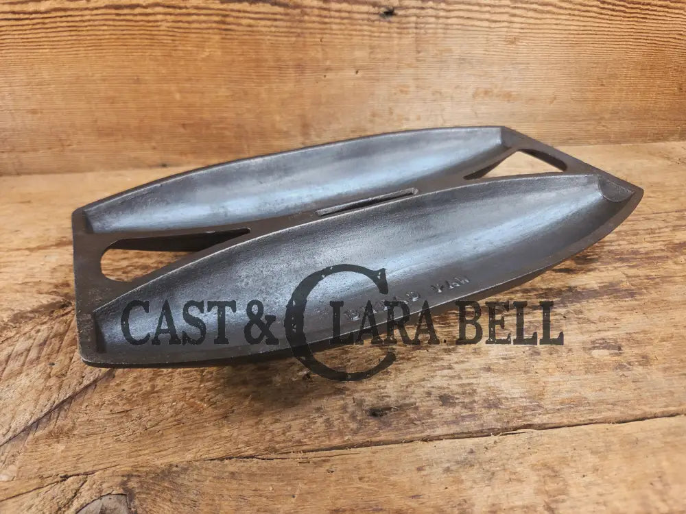 Calling all sourdough fanatics! This Griswold 2 Cup Vienna Bread Pan is a tough one to find! 1920βs Era Raised Letter