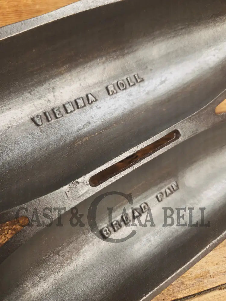 Calling all sourdough fanatics! This Griswold 2 Cup Vienna Bread Pan is a tough one to find! 1920’s Era Raised Letter