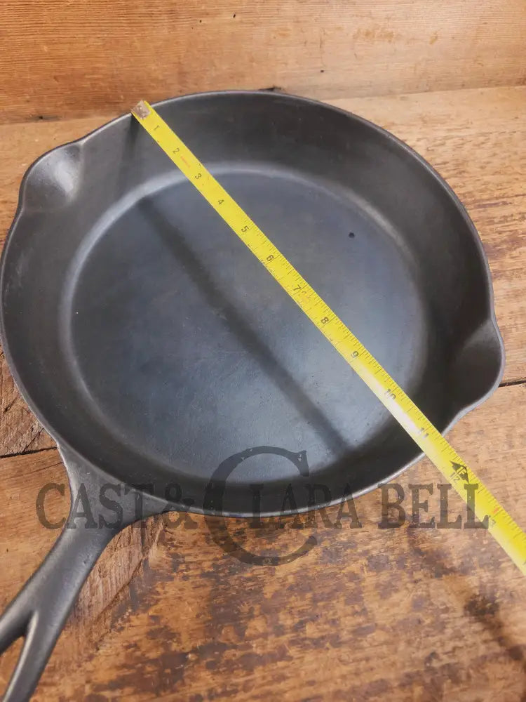 Cheers! Rare #9 Erie 2nd Series âChampaign Glassâ cast iron skillet. No often see and gorgeous! - Skillet