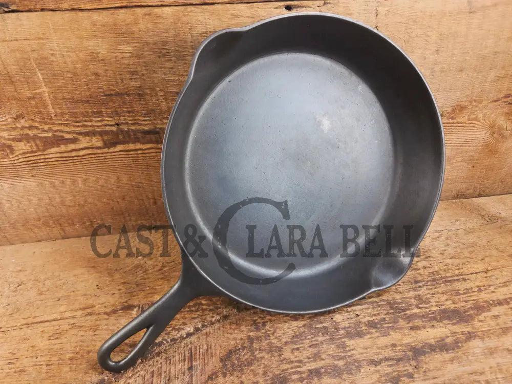 Cheers! Rare #9 Erie 2nd Series âChampaign Glassâ cast iron skillet. No often see and gorgeous! - Skillet