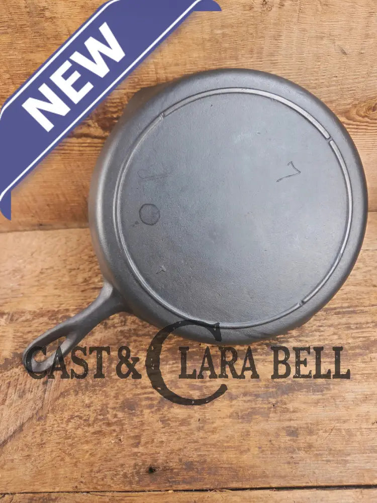 Classic 1910βs Lodge #7 Cast Iron Skillet Three Notch with raised T. Light sleek and ready to cook with! Skillet