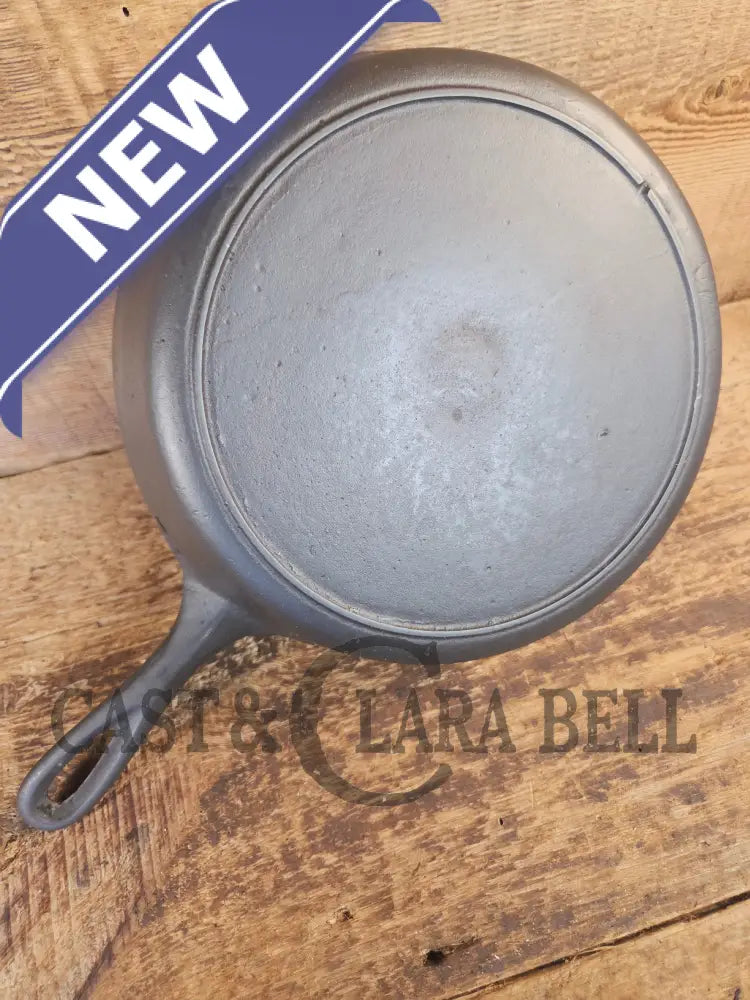 Classic 1910’s Lodge Raised #7 Heat Ring Single Notch. Light sleek and ready to cook with! - Skillet