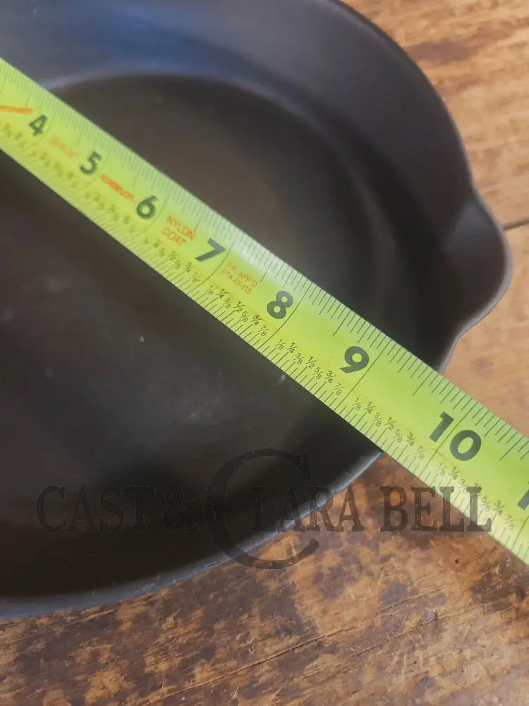 Classic 1910’s Lodge Raised #7 Heat Ring Single Notch. Light sleek and ready to cook with! - Skillet